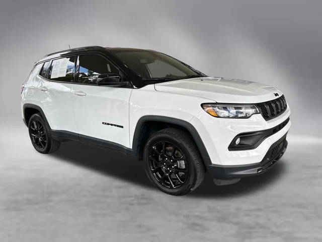 2023 Jeep Compass Altitude 4WD photo