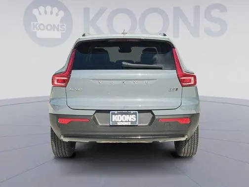 2023 Volvo XC40 Plus Dark Theme AWD photo