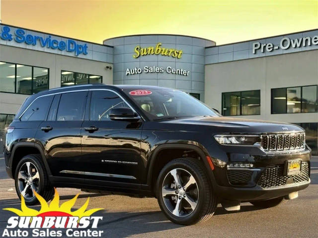2023 Jeep Grand Cherokee 4WD photo