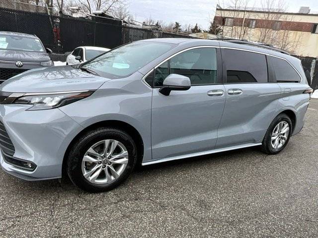 2023 Toyota Sienna Woodland Edition AWD photo