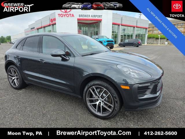 2023 Porsche Macan AWD photo