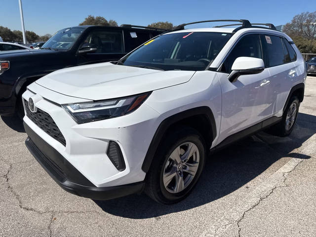 2023 Toyota RAV4 XLE FWD photo