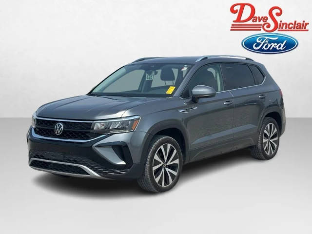 2023 Volkswagen Taos SE FWD photo