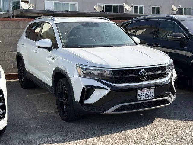 2023 Volkswagen Taos SE FWD photo