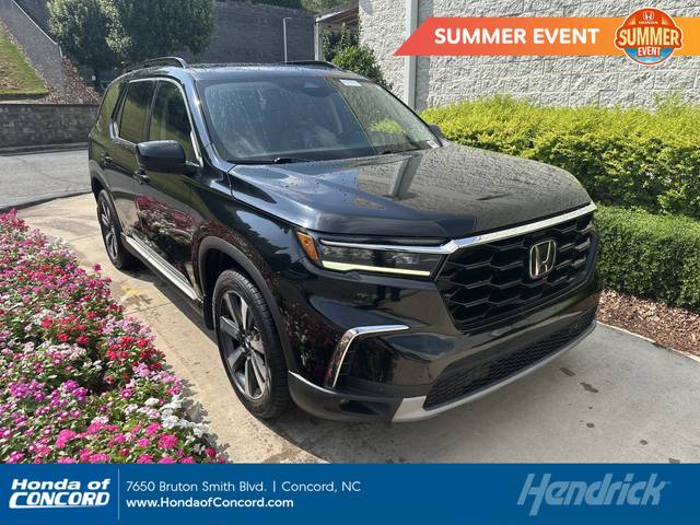 2023 Honda Pilot Touring FWD photo