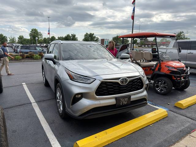 2023 Toyota Highlander Limited FWD photo