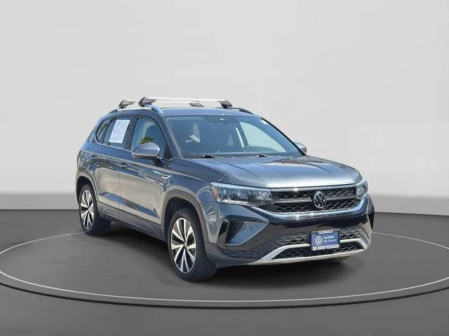2023 Volkswagen Taos SE FWD photo