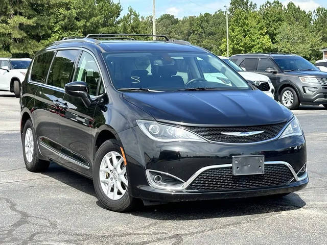 2020 Chrysler Pacifica Minivan Touring L FWD photo