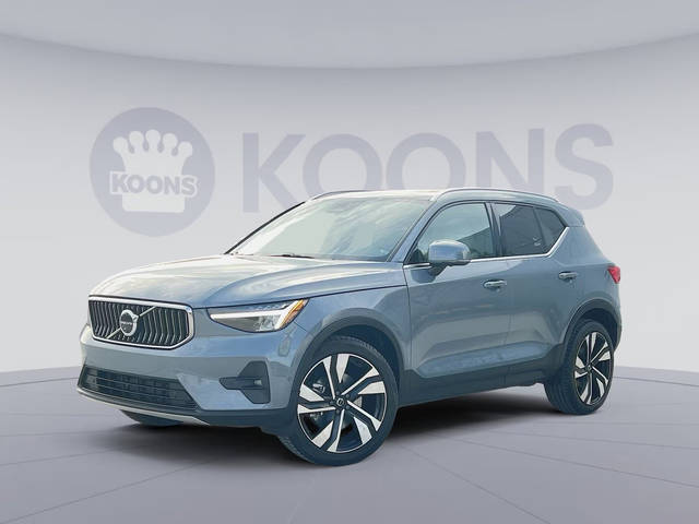2023 Volvo XC40 Plus Bright Theme AWD photo