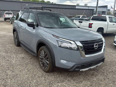 2023 Nissan Pathfinder SL 4WD photo