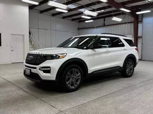 2023 Ford Explorer XLT 4WD photo