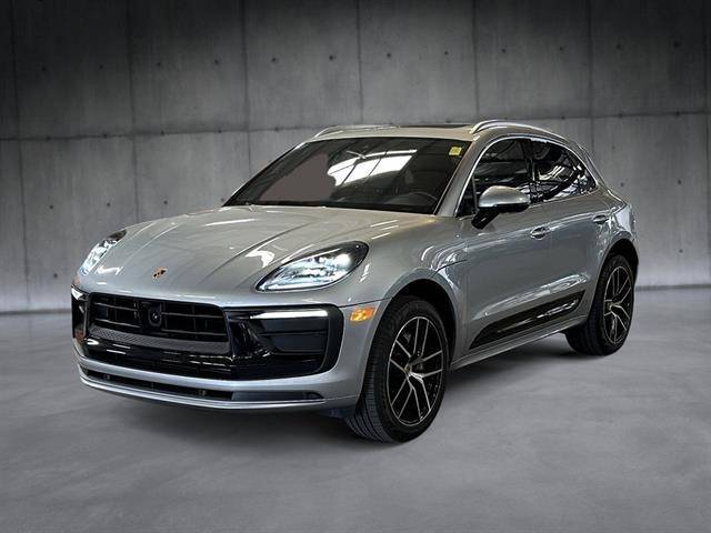 2023 Porsche Macan  AWD photo