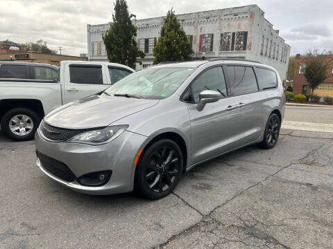 2020 Nissan Versa SV FWD photo