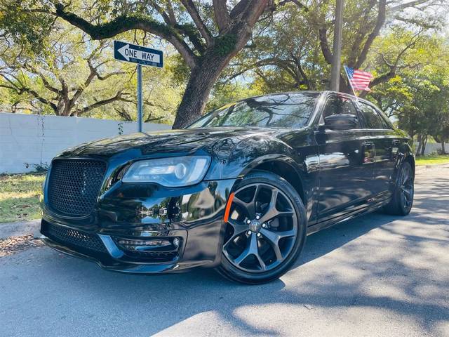 2023 Chrysler 300 Touring L RWD photo