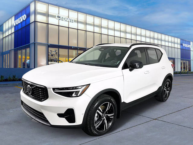 2023 Volvo XC40 Plus Dark Theme FWD photo