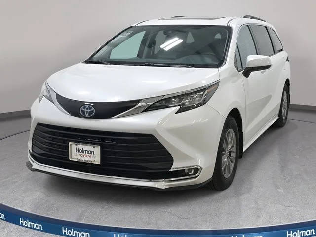 2023 Toyota Sienna XLE AWD photo