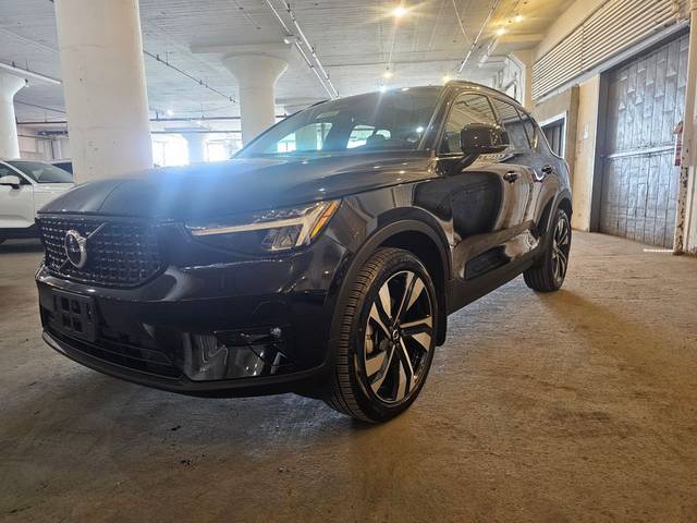 2023 Volvo XC40 Plus Dark Theme AWD photo