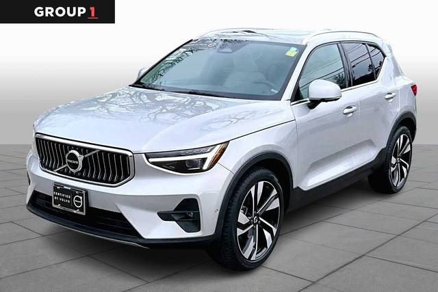 2023 Volvo XC40 Plus Dark Theme AWD photo