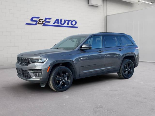 2023 Jeep Grand Cherokee Altitude 4WD photo