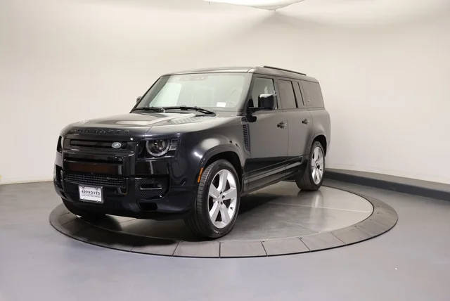 2023 Land Rover Defender 130 X-Dynamic SE AWD photo
