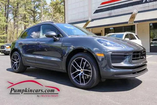 2023 Porsche Macan  AWD photo