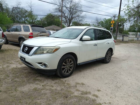 2015 Nissan Pathfinder SV FWD photo