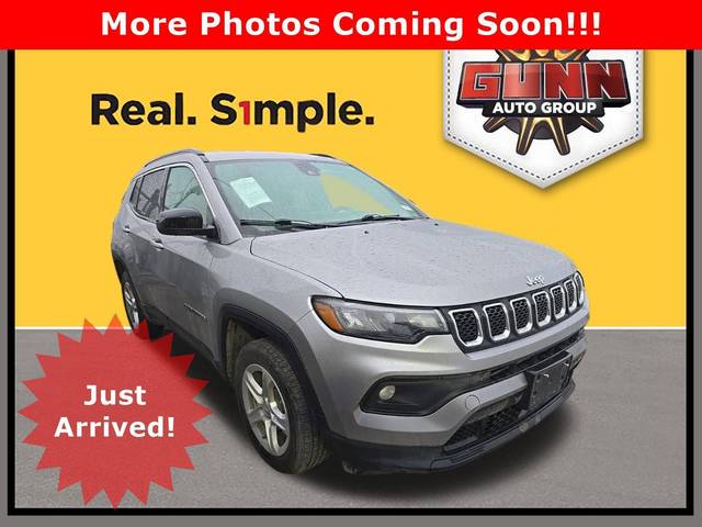 2023 Jeep Compass Latitude 4WD photo