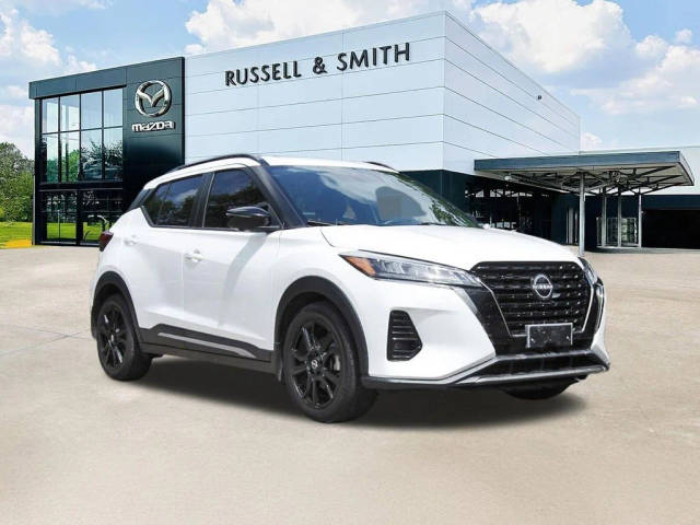 2023 Nissan Kicks SR FWD photo