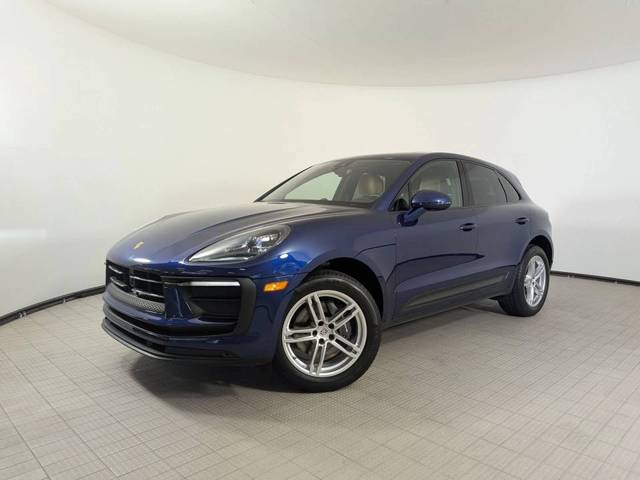 2023 Porsche Macan  AWD photo