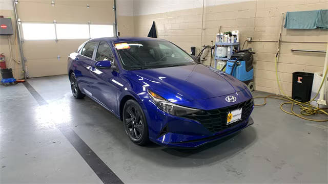 2023 Hyundai Elantra SEL FWD photo