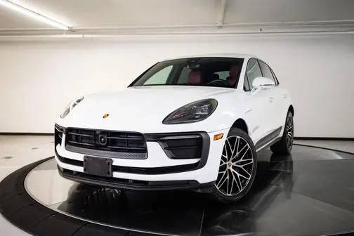 2023 Porsche Macan AWD photo