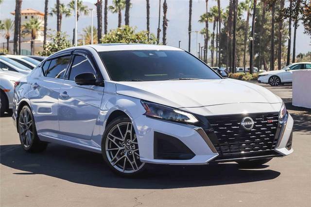 2023 Nissan Altima 2.0 SR FWD photo