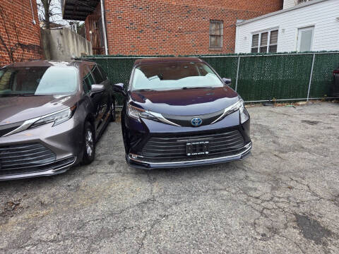 2022 Toyota Sienna XLE FWD photo