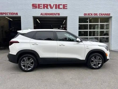2023 Kia Seltos LX AWD photo