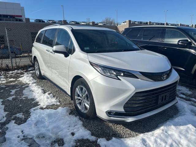 2023 Toyota Sienna Limited AWD photo