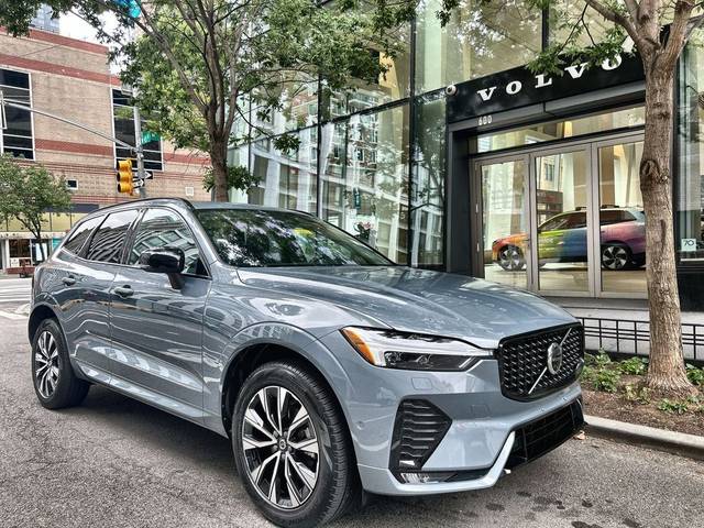 2023 Volvo XC60 Plus Dark Theme AWD photo