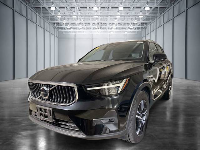 2023 Volvo XC40 Plus Bright Theme AWD photo