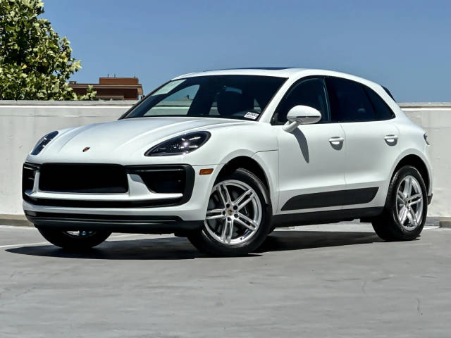 2023 Porsche Macan AWD photo