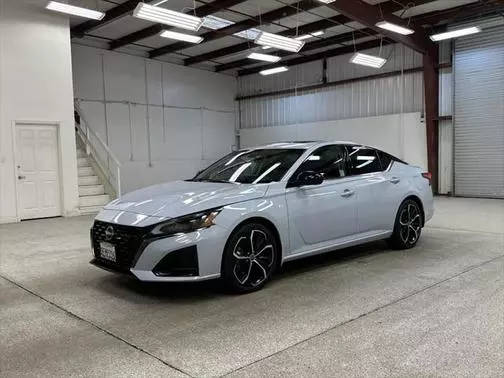 2023 Nissan Altima 2.5 SR FWD photo