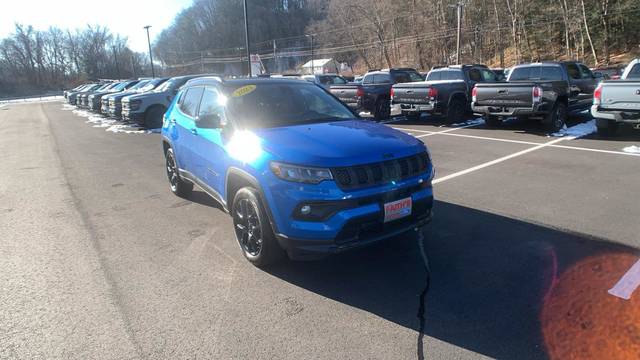 2023 Jeep Compass Altitude 4WD photo