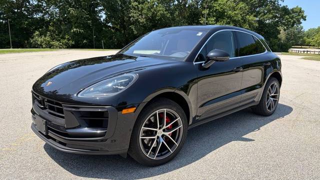2023 Porsche Macan S AWD photo