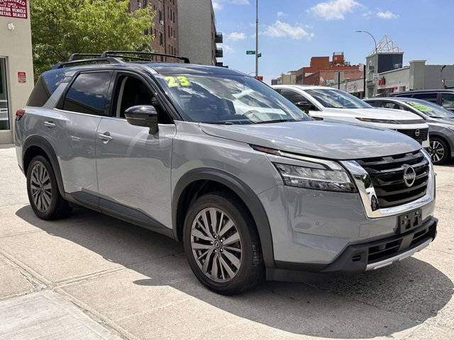 2023 Nissan Pathfinder SL 4WD photo