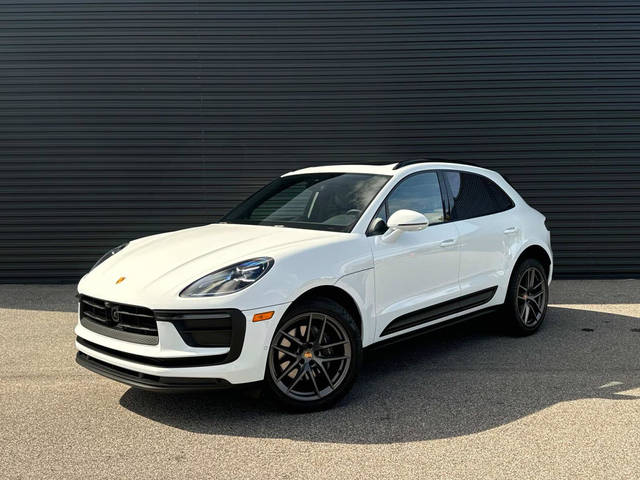 2023 Porsche Macan  AWD photo