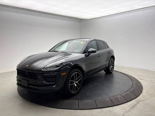 2023 Porsche Macan  AWD photo