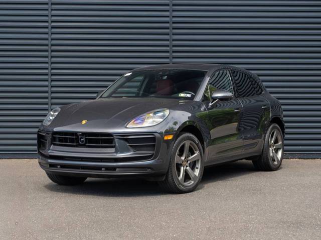 2023 Porsche Macan  AWD photo