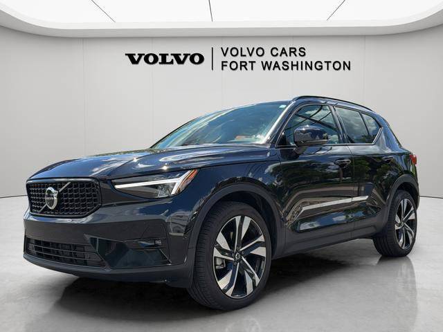 2023 Volvo XC40 Plus Dark Theme AWD photo