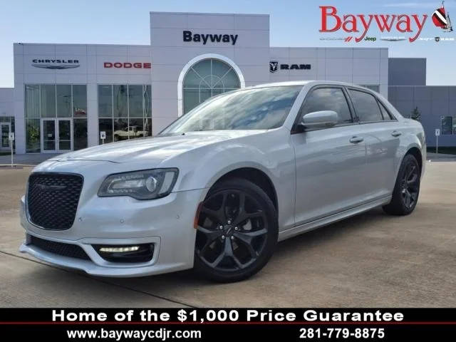 2023 Chrysler 300 Touring L RWD photo