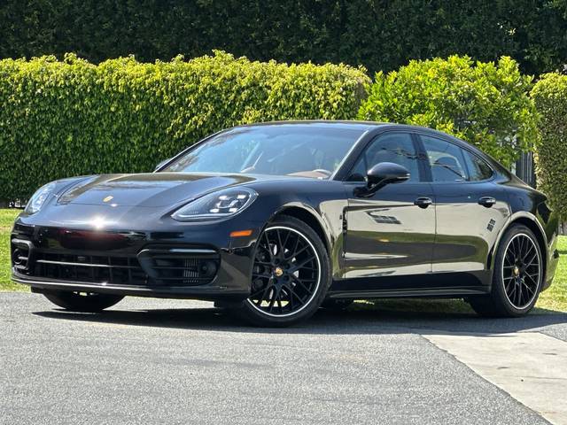 2023 Porsche Panamera Platinum Edition RWD photo