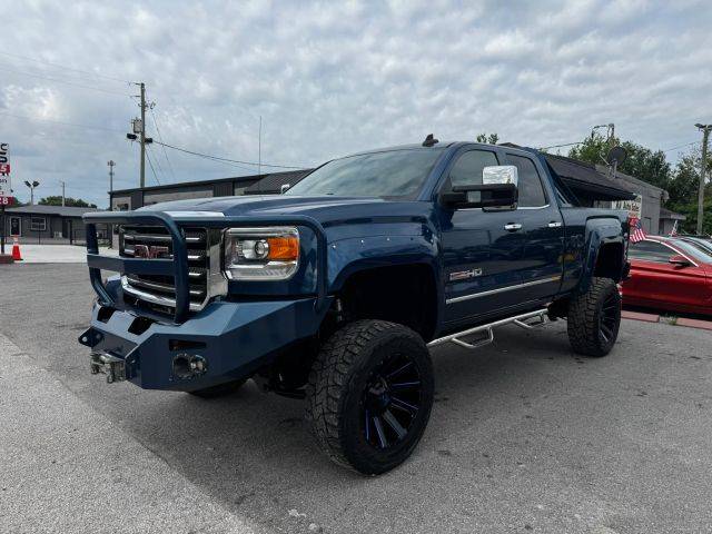 2015 GMC Sierra 2500HD SLT 4WD photo