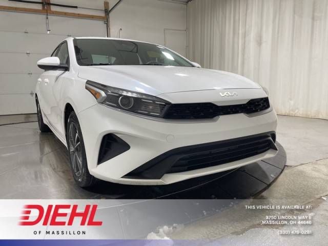 2023 Kia Forte LXS FWD photo